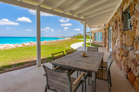 The dining area outside the gameroom